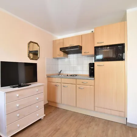 Upscale In Near The Beach With Parking