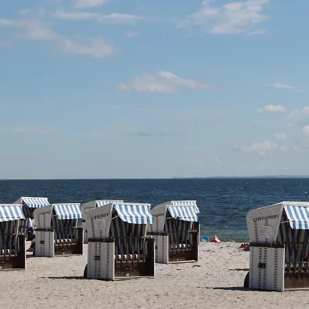 Upscale In Near The Beach With Parking