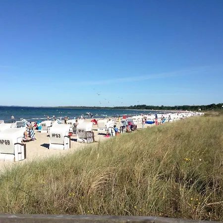 Upscale In Near The Beach With Parking *